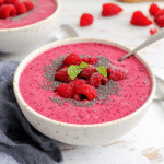 Raspberry Smoothie Bowl – The Delicious & Healthy Breakfast You’ll Love 6 saskdev 98455 httpss.mj .rungr cujhKTWY Close up amateur photo 5b0dbdda ace9 4572 b093 ea7b93a5bb31 1
